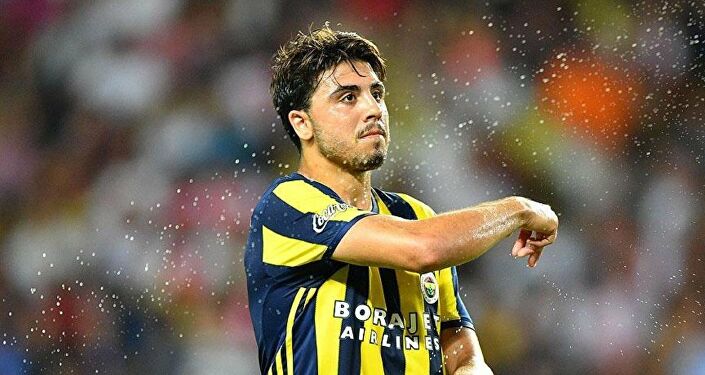 Fenerbahçeli futbolcu Ozan Tufan