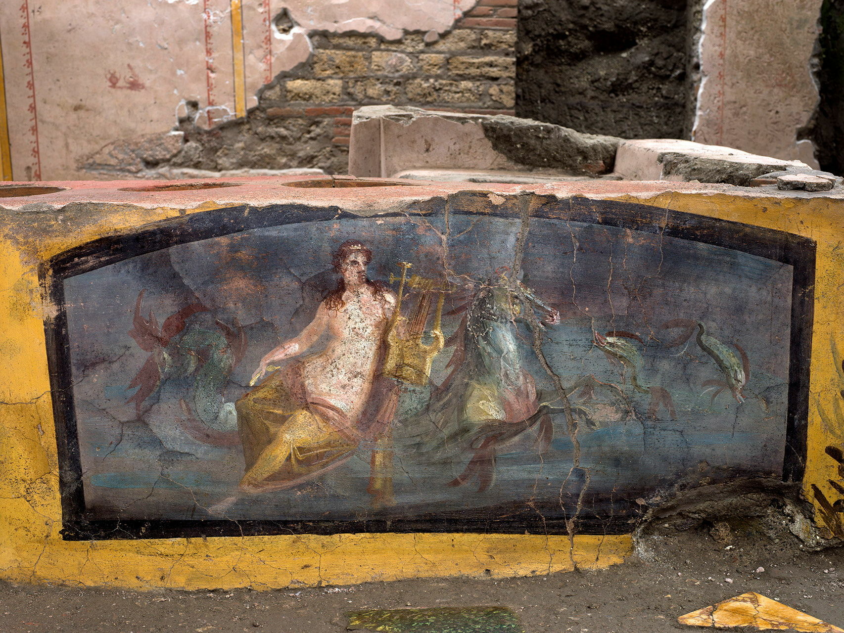 Popmpeii'deki Latince 'sıcak içecek tezgahı' anlamına gelen 'termopolium', öncephesindeki parlak renkli fresklerle büyülüyor.