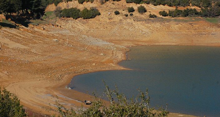 Edirne'nin Keşan ilçesinde, şehrin su ihtiyacının büyük bölümü karşılayan Kadıköy Barajı'nda yüzde 8 doluluk kaldı. Yağışın olmaması ile birlikte gitgide azalan barajdaki suyun en fazla 1-2 ay daha şehrin ihtiyacını karşılaması öngörülürken, yetkililer Keşanlılar'ı su tasarrufuna çağırdı.