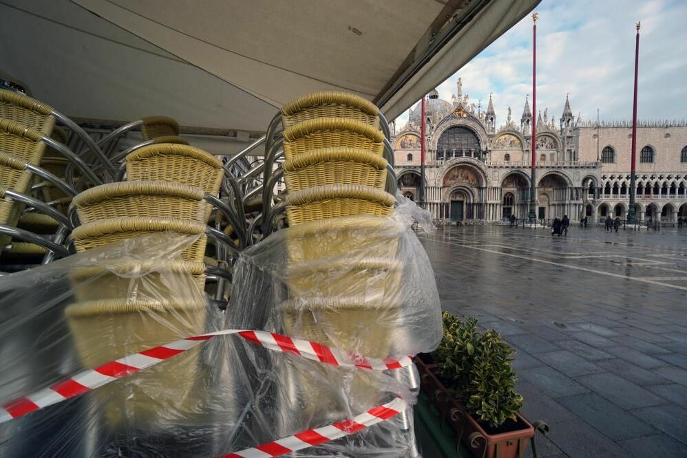İtalya’da her yıl Şubat ayında gerçekleştirilen Venedik Karnavalı geçen yıl olduğu gibi bu yıl da koronavirüs salgını nedeniyle iptal edildi.