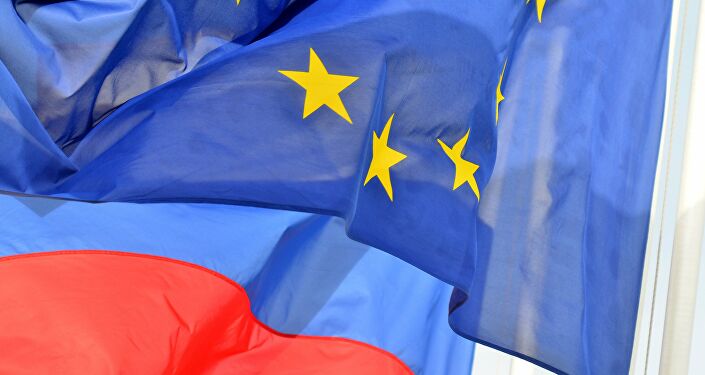 Rusya ve Avrupa Birliği bayrakları 