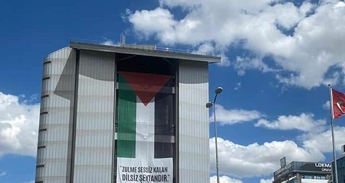 CHP binasına asılan Filistin bayrağı