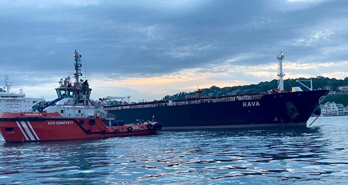 Kıyı Emniyeti Genel Müdürlüğü, İstanbul Boğazı'nda kuzey-güney seyrini gerçekleştirirken makine arızası yapan 249 metre uzunluğundaki RAVA isimli ham petrol taşıyan tankere müdahale edildiğini bildirdi.