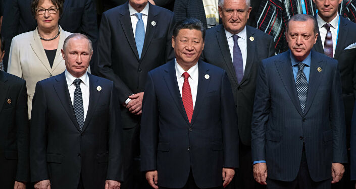 Rusya Devlet Başkanı Vladimir Putin, yol ve Kuşak Forumu'nda Çin Devlet Başkanı Şi Cinping ve Cumhurbaşkanı Recep Tayyip Erdoğan'la.