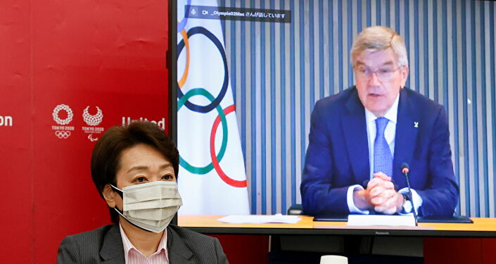 Tokyo 2020 Başkanı Seiko Hashimoto'nun düzenlediği toplantıda IOC Başkanı Thomas Bach videokonferans yoluyla konuşurken