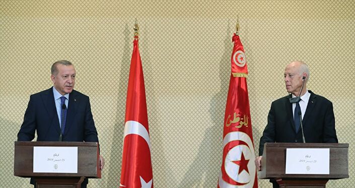 Türkiye Cumhurbaşkanı Recep Tayyip Erdoğan, Tunus Cumhurbaşkanı Kays Said ile görüşmeler sonrası ortak basın toplantısı düzenledi.