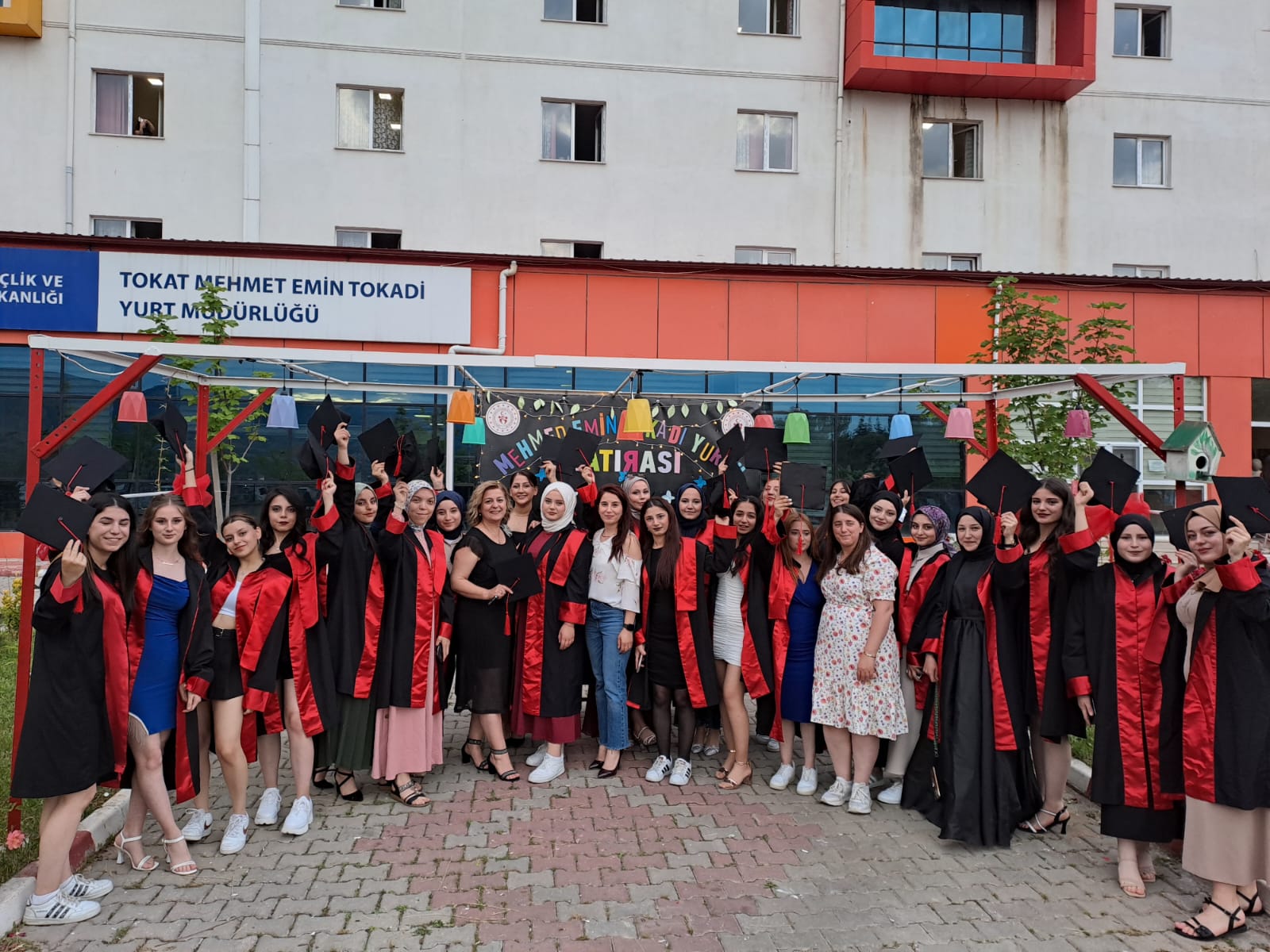 Mehmet Emin Tokadi Yurdunda Mezuniyet Şöleni