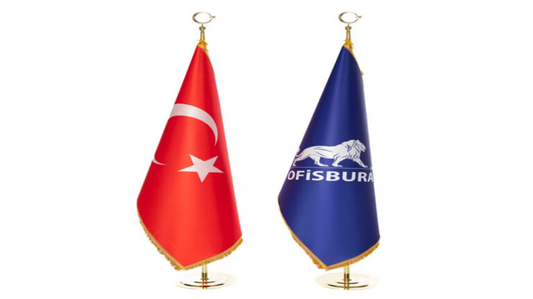 Bayrak Çeşitleriyle Kurumsal Kimliğinizi Zirveye Taşıyın