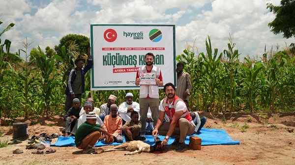 Hayıreli Derneği’nden Dünyaya Uzanan Yardım Eli: Kurban Bağışı ve Su Kuyusu Projeleriyle Umut Dağıtıyor
